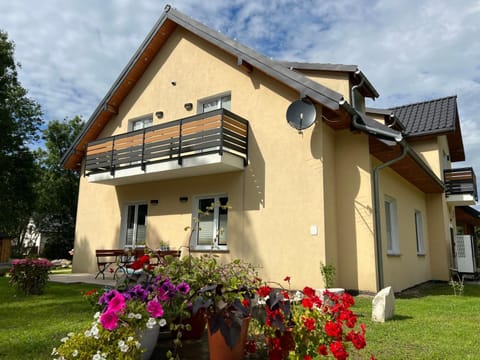 Property building, Day, Garden, Garden view