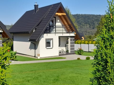 Property building, Natural landscape, Garden, Garden view, Mountain view