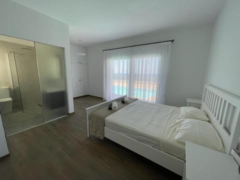 New Heaven in Sea Caves Villa in Peyia