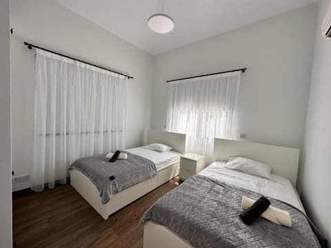 New Heaven in Sea Caves Villa in Peyia