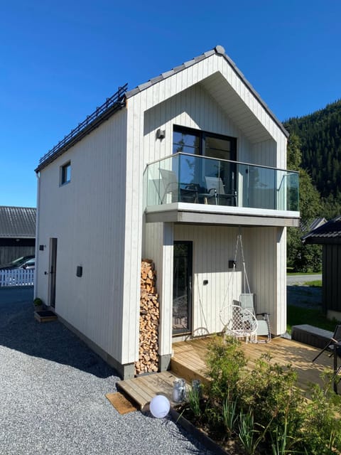 Property building, Day