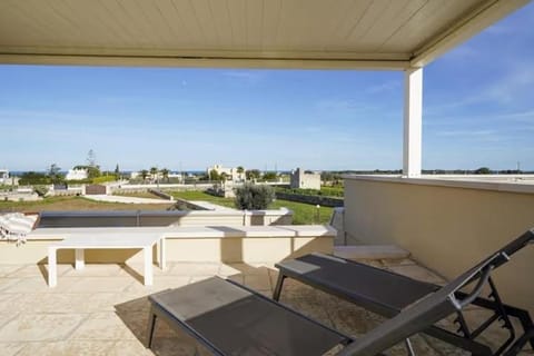 Balcony/Terrace, sunbed