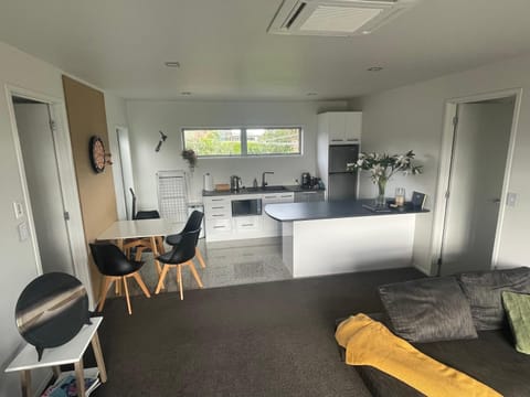 Titoki Grove Apartment in Cambridge