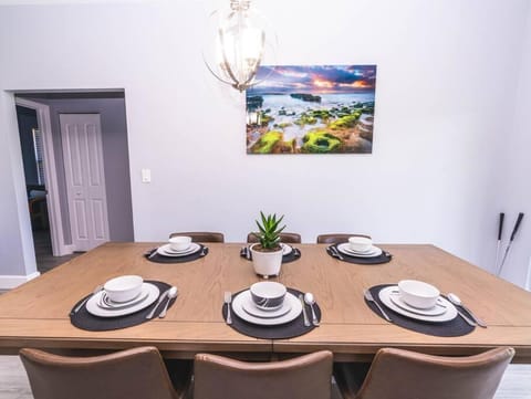 2023 Built! FineArt, Putt-Putt, Hammock, Backyard, Pet and Kid friendly House in Jupiter