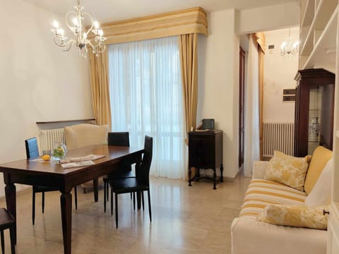 TV and multimedia, Living room, Seating area, Dining area, hair dresser