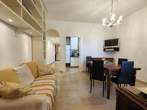 TV and multimedia, Living room, Dining area