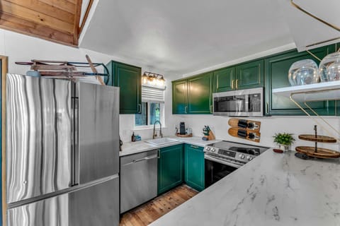 The Rigi Chalet HOA Beach Access Close to town Chalet in Tahoe City