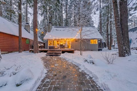 The Rigi Chalet HOA Beach Access Close to town Chalet in Tahoe City
