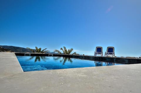 Pool view, Swimming pool, sunbed
