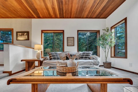 Talmont Pines 4BR Retreat with HOA Beach Access House in Tahoe City