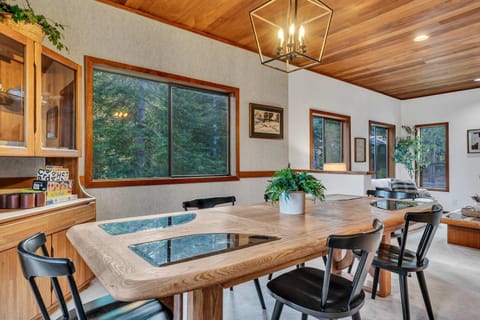Talmont Pines 4BR Retreat with HOA Beach Access House in Tahoe City