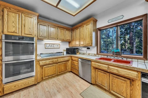 Talmont Pines 4BR Retreat with HOA Beach Access House in Tahoe City