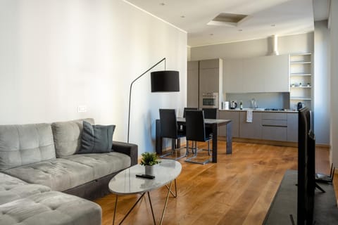 TV and multimedia, Kitchen or kitchenette, Living room, Seating area, Dining area