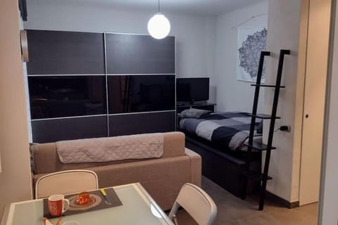 Appartamento MaMa Monolocale terrazzo vista mare Apartment in Ventimiglia