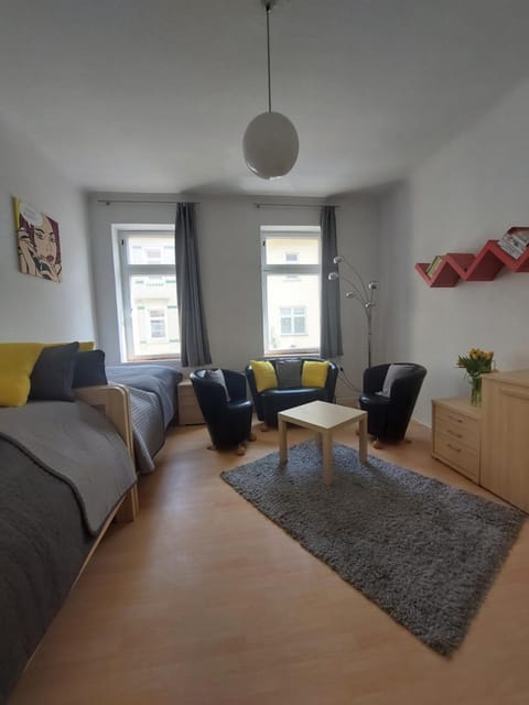 Bed, Photo of the whole room, Seating area, Bedroom