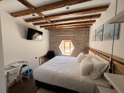 Bed, Day, Photo of the whole room, Bedroom