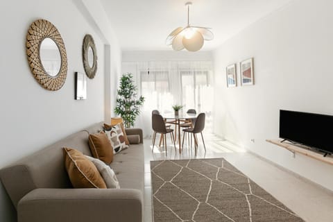 Communal lounge/ TV room, TV and multimedia, Living room, Decorative detail, Seating area