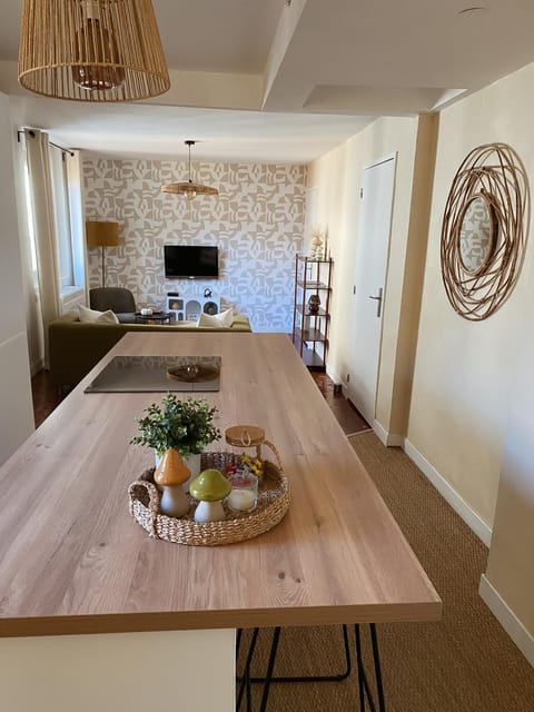 Communal lounge/ TV room, Living room, Lounge or bar, Decorative detail, Decorative detail, stove, stove, kitchen, kitchen