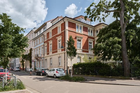 Property building, Day, Location