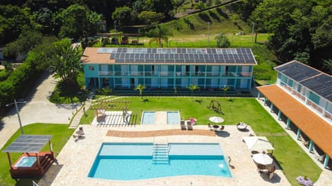 Property building, Day, Bird's eye view, Garden, Garden view, Pool view, Swimming pool, sunbed