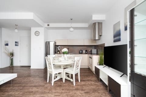 Communal lounge/ TV room, TV and multimedia, Kitchen or kitchenette, Living room, Seating area, Dining area, Evening entertainment, minibar, oven, pet friendly, stove