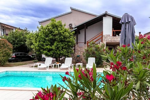 VILLA BIJOUX, Private pool, 500m to the sea and two apartments for two families House in Fažana