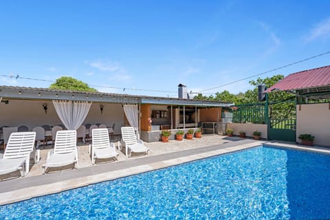 BBQ facilities, Swimming pool