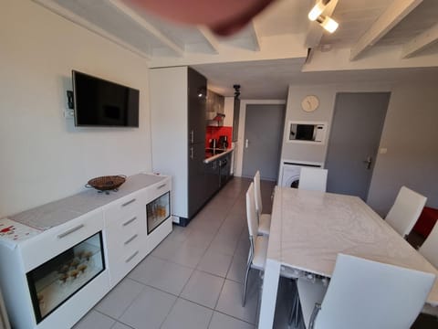 Communal lounge/ TV room, TV and multimedia, Kitchen or kitchenette, minibar, pet friendly, stove, washing machine