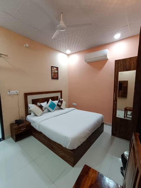 Bed, Bedroom, fireplace, air conditioner
