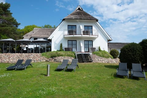 Property building, Garden, Garden view, sunbed
