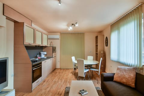 TV and multimedia, Kitchen or kitchenette, Living room, Seating area, Dining area, pet friendly, stove
