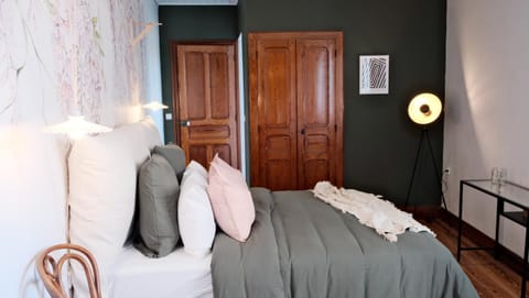 Bed, Photo of the whole room, Bedroom, wardrobe
