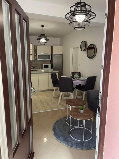 Kitchen or kitchenette, Living room, Seating area, Dining area, minibar, pet friendly, stove