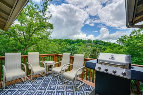 Walk to Lake Osage Beach Home with Grill! House in Lake of the Ozarks