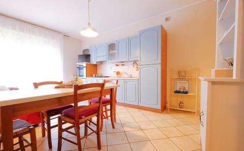 Kitchen or kitchenette, Dining area, pet friendly, stove