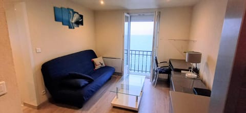 Communal lounge/ TV room, Seating area, Lake view