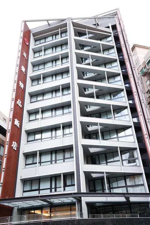 Property building, Day