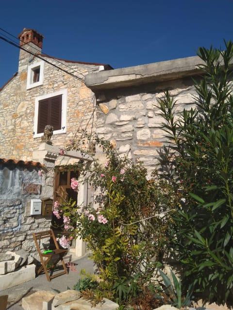 Facade/entrance, Landmark view