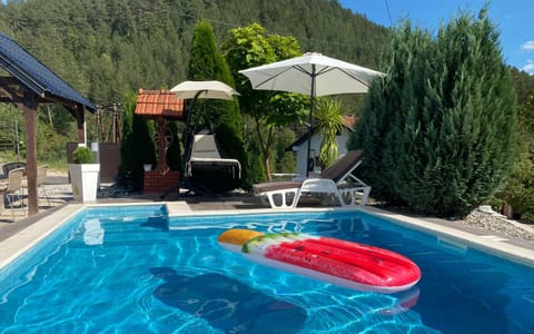 Vikendica sa bazenom House in Zlatibor District, Serbia