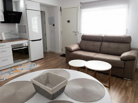 TV and multimedia, Kitchen or kitchenette, Living room, Dining area, minibar, pet friendly, stove