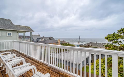 Home By The Sea House in Devils Lake