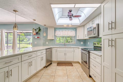 Lovely Crystal River Home with Lanai and Pool! House in Florida