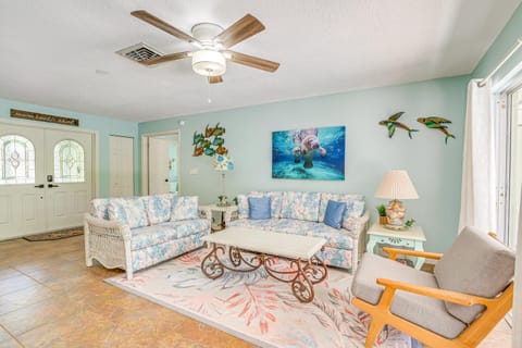 Lovely Crystal River Home with Lanai and Pool! House in Florida