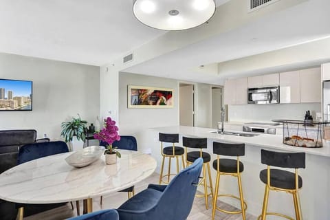 Luxury condo with ocean view 4Bedrooms 3Bathrooms Apartment in Hallandale Beach