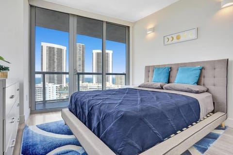 Luxury condo with ocean view 4Bedrooms 3Bathrooms Apartment in Hallandale Beach
