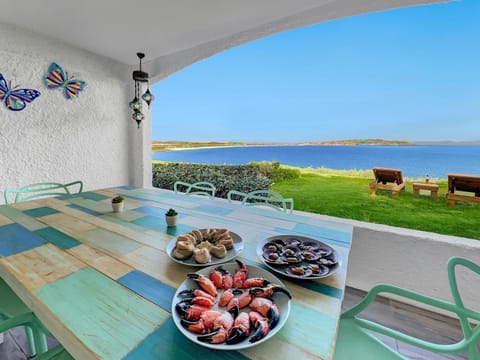 Patio, Natural landscape, View (from property/room), Balcony/Terrace, Food and drinks, Sea view