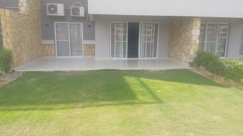 Property building, Garden, Balcony/Terrace, Garden view