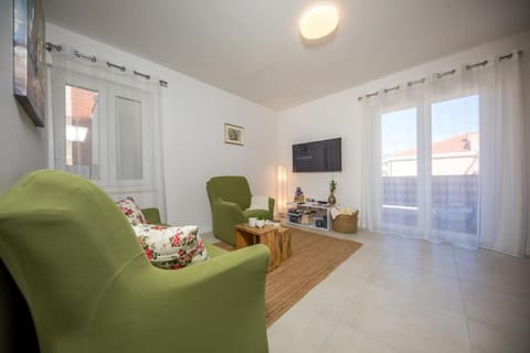 Communal lounge/ TV room, Living room, Seating area