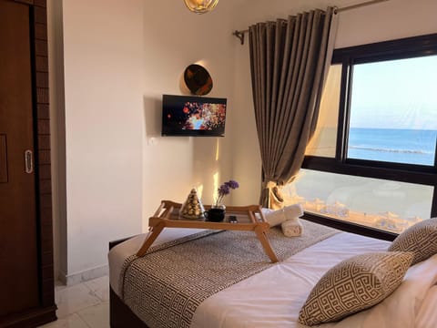 Bed, Natural landscape, TV and multimedia, Bedroom, Sea view