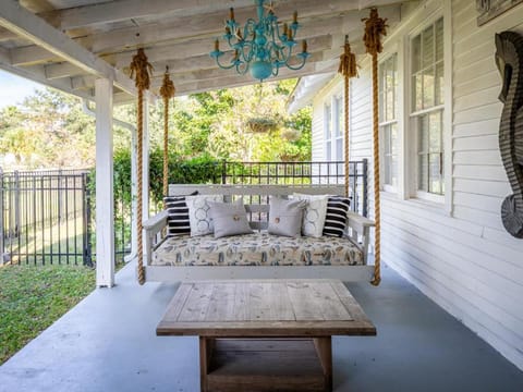 Beach Bum Inn House in Tybee Island